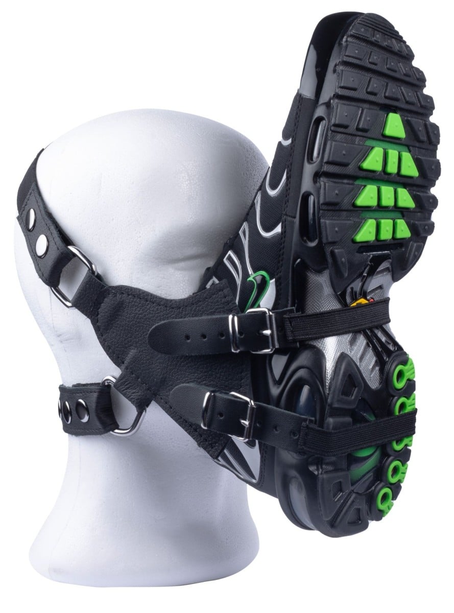 SneakXX Leather Mask Sniff My Sneaker, harness pro uchycení tenisky