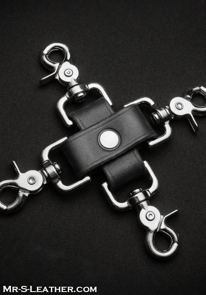 Mr. S Leather Hog Tie Connector with Clip Ends, kožený kříž pro bondage s karabinami