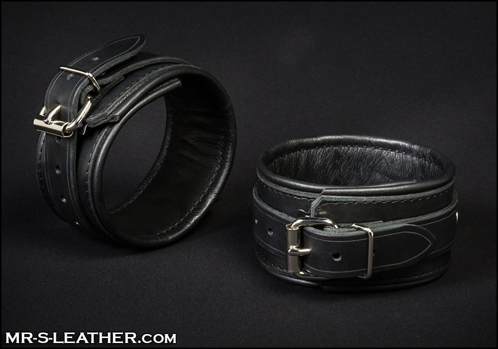 Mr. S Leather Essential Ankle Restraints, odolná černá pouta na kotníky