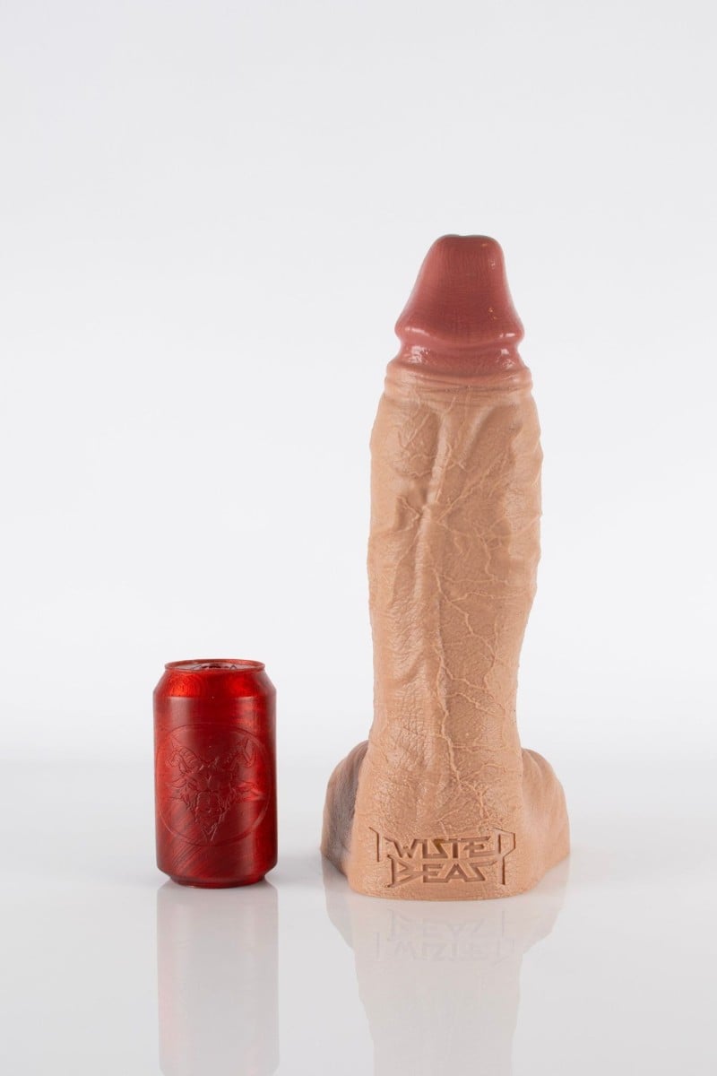 Twisted Beast Hicks Dildo Realistic Tan XL, prémiové silikonové dildo s přísavkou 34,5 x 5,7–8,8 cm