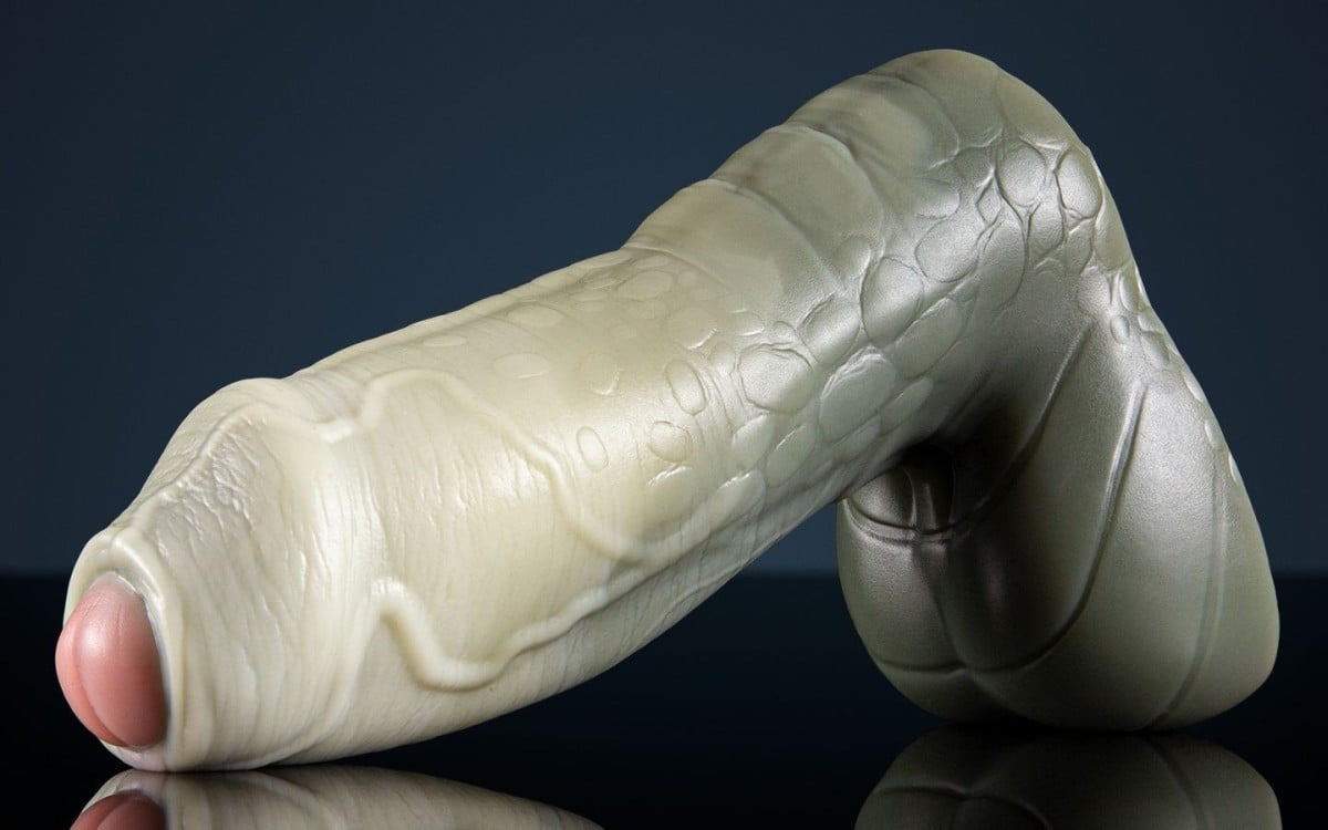 Weredog Nile Dildo Signature Large, prémiové zeleno-krémové silikonové dildo 23 x 6,8–7,4 cm