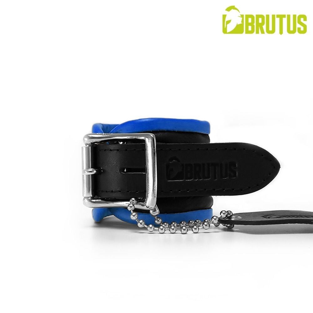 Brutus Leather Wrist Restraints Black/Blue, kožená pouta na zápěstí s měkkým polstrováním a zamykací přezkou