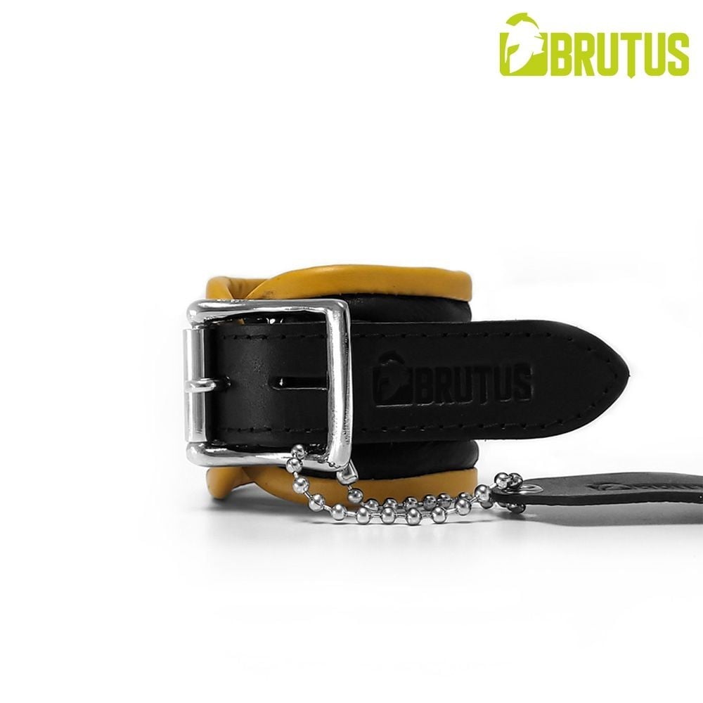 Brutus Leather Wrist Restraints Black/Yellow, kožená pouta na zápěstí s měkkým polstrováním a zamykací přezkou